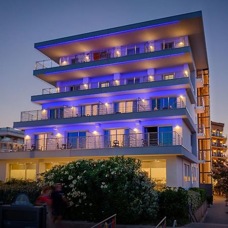 Hotel Tritone Каорле Екстериор снимка