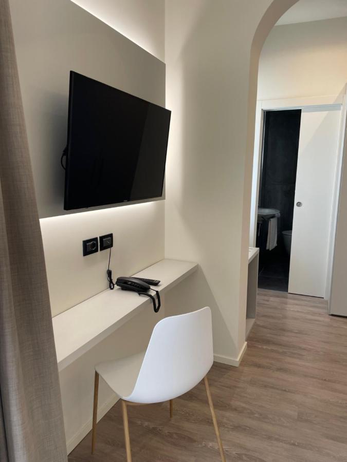 Hotel Tritone Каорле Екстериор снимка