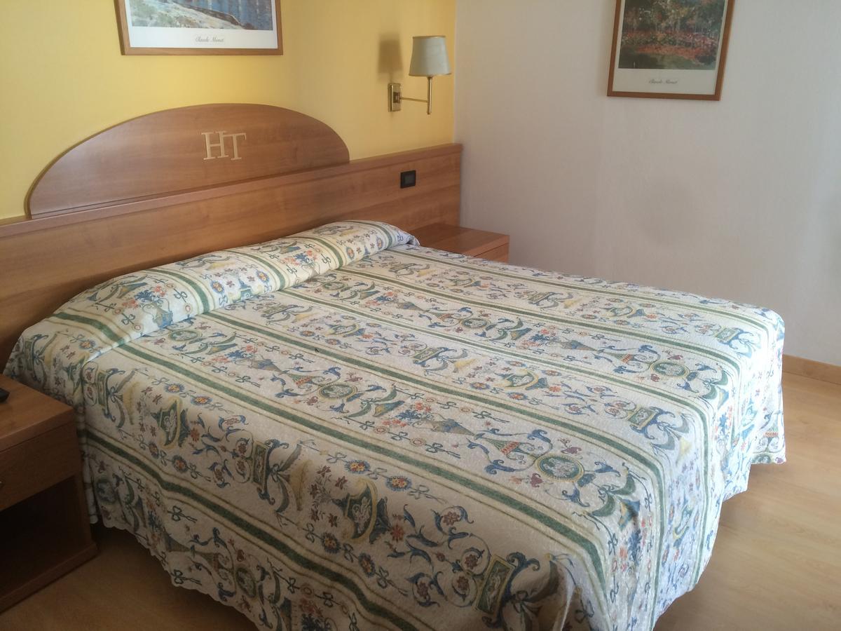 Hotel Tritone Каорле Екстериор снимка