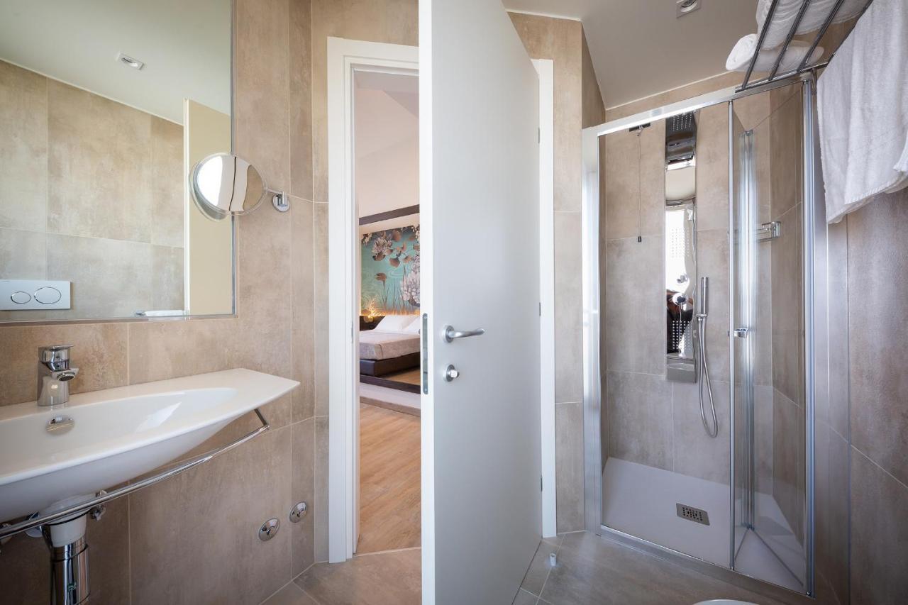 Hotel Tritone Каорле Екстериор снимка