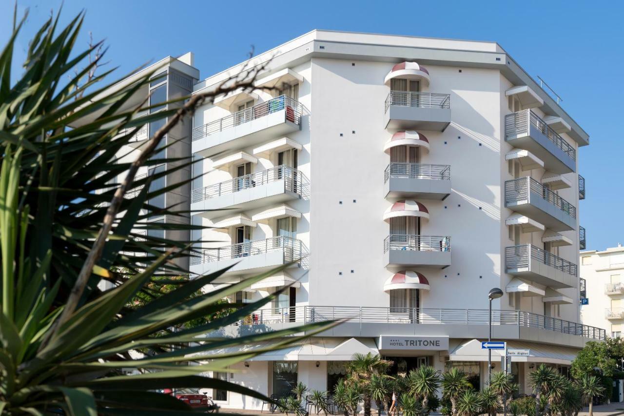 Hotel Tritone Каорле Екстериор снимка