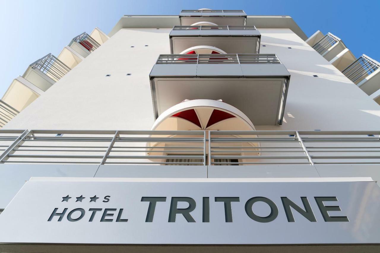 Hotel Tritone Каорле Екстериор снимка